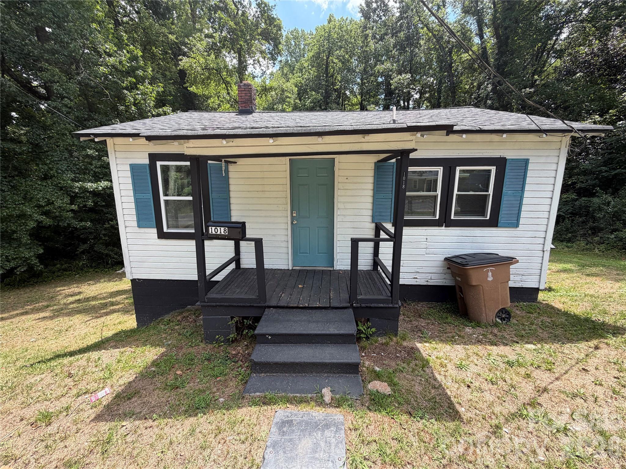 Welcome to your next great opportunity! This 3-bedroom, 2-bathroom property is ideally located just minutes from the heart of downtown Shelby. Whether you're an investor looking to expand your rental portfolio with a high-demand property or a homebuyer searching for a centrally located primary residence, this home delivers unbeatable potential.


3 comfortable bedrooms and 2 full bathrooms designed for functional living.

Quick, easy access to downtown Shelby's local dining, shopping, and community events.

Conveniently situated near major roads and highways for seamless travel.
Turnkey ready for immediate rental income or waiting for your personal touches to make it home.

Properties in this location with this level of versatility don't stay on the market long. Schedule your tour today and unlock the possibilities!