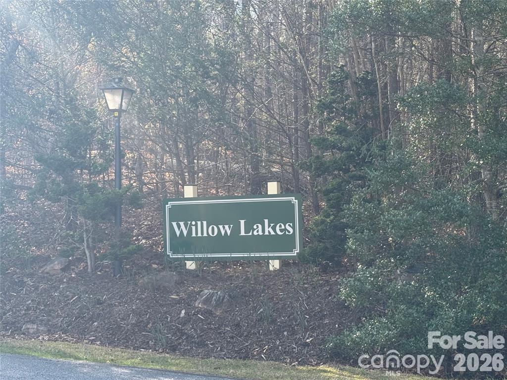 WILLOW LAKES - Land