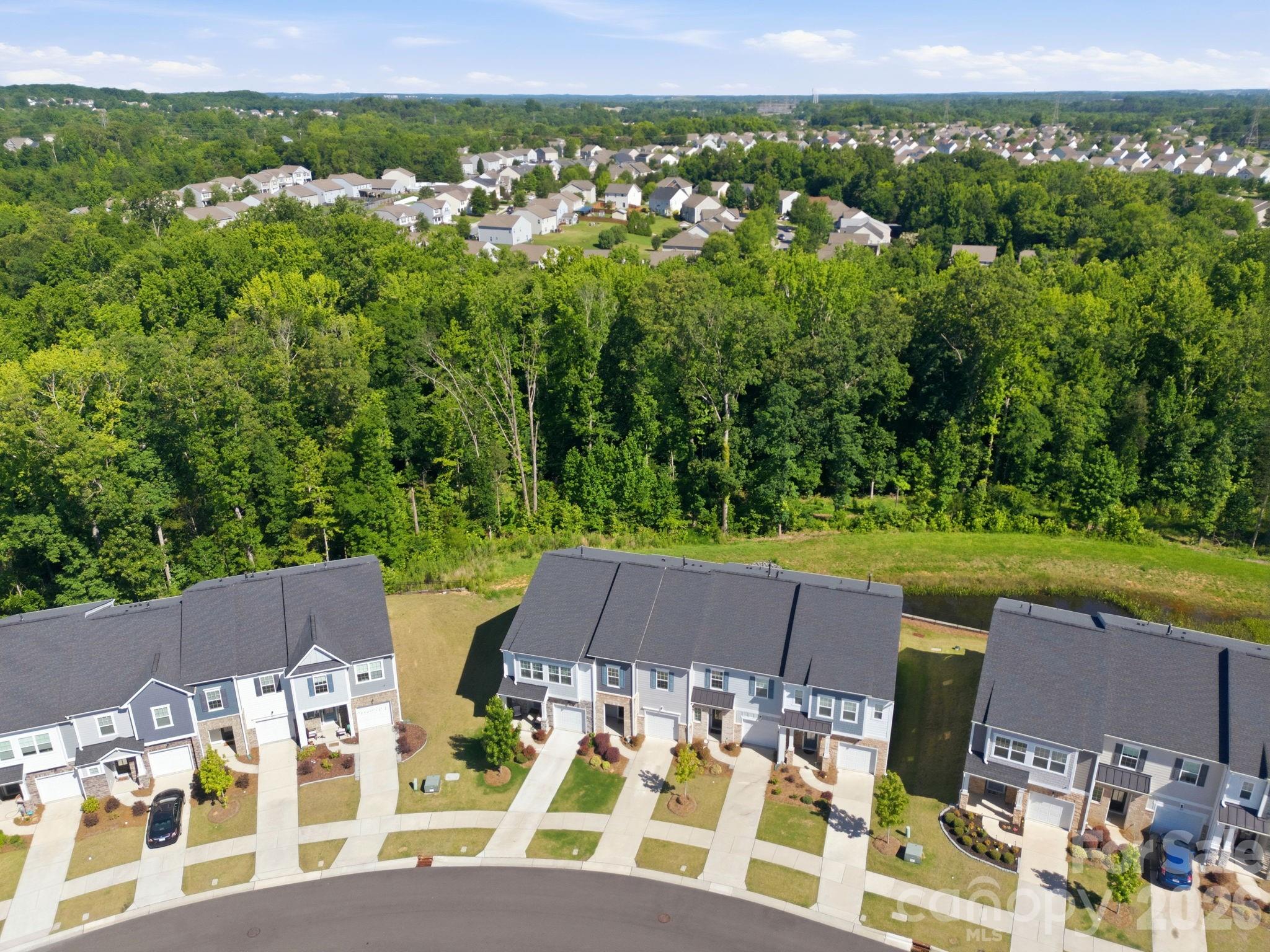 The Commons At Farmington - Residential