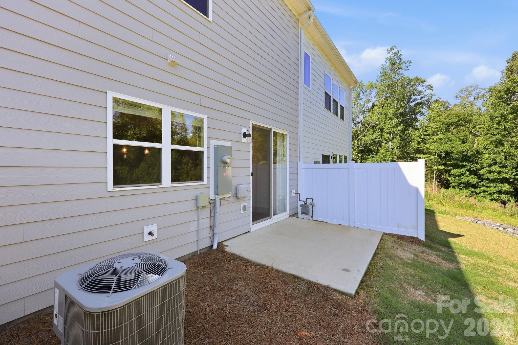 The Commons At Farmington - Residential