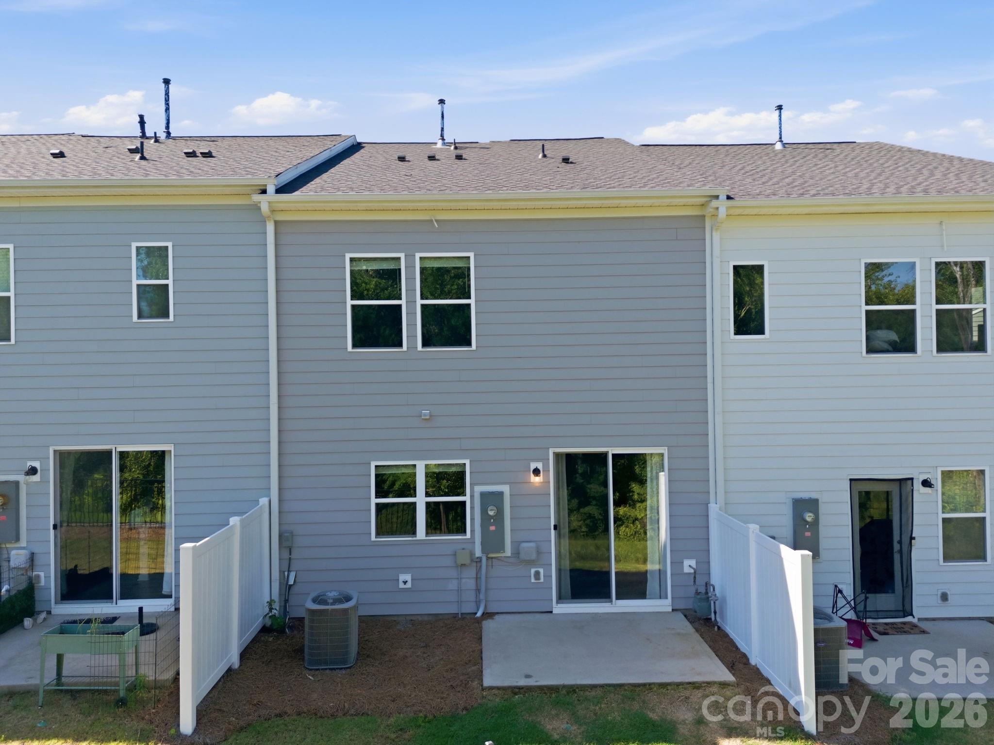 The Commons At Farmington - Residential