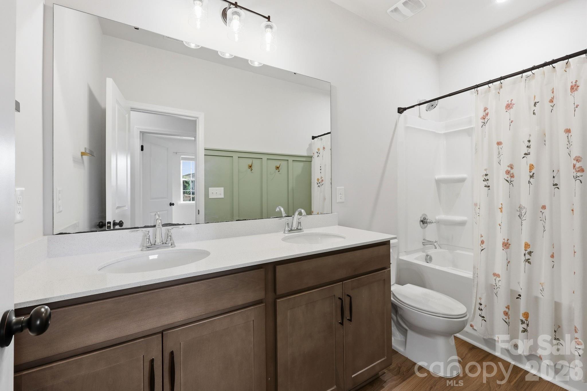 The Commons At Farmington - Residential