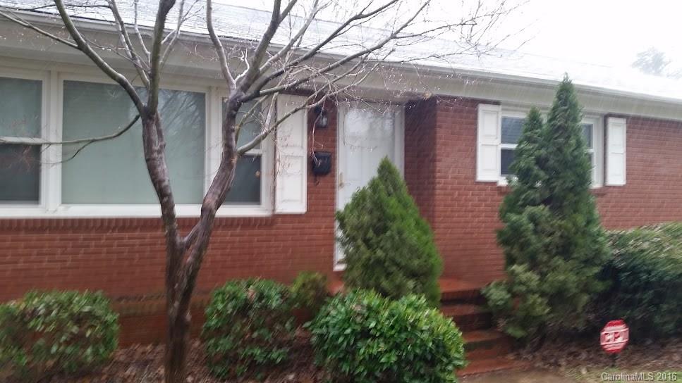 Large kitchen w/granite countertops & eat in kitchen. Lush, fenced back yard w/deck that is great for entertaining! Original hardwood floors. Tons of storage throughout! Close to shopping & easy access to highways. Updates include: (2007) insulated windows, new HVAC, refinished hardwoods, new stove & microwave, New blind, (2008) New Deck, (2009) New dishwasher, (2010) New Roof, Update Full bath, (2011) new water heater & much more!