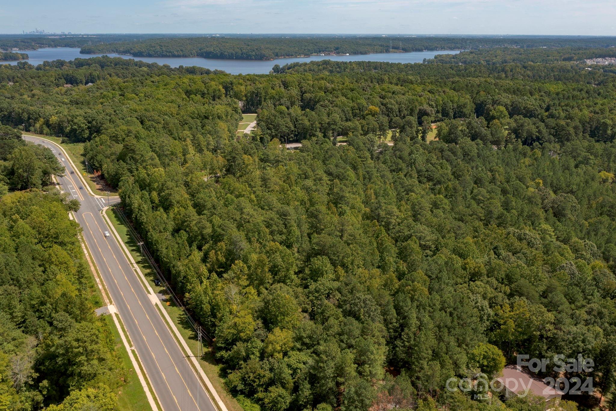 A Rare Opportunity! Build Your Dream Home on 6+ acres by the lake!
Enjoy the Outdoors: Immerse yourself in the beauty of nature with over 6 acres of private wooded space.
This is the final undeveloped estate lot of 4, in a sought-after Lake Wylie  community.  Convenient to shopping, dining, Seven Oaks walking trail, Daniel Stowe Botanical Gardens and Morningstar Marina on Lake Wylie.