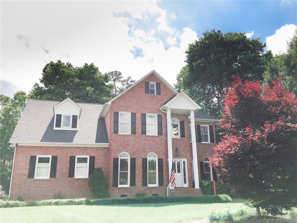 Gorgeous full brick home *Refinished* hardwood floors on main floor, crown moulding, recently remodeled custom kitchen; granite counter-tops, stainless steel appliances, soft close drawers & large pantry. Master has tray ceiling, crown moulding,WIC. Master bath recently redone; his & her sinks, granite counter-tops, double shower/tub & tile flooring. Huge bonus room; new laminate floors & freshly painted. Screened in porch; fresh paint, refinished floors, fans. Private well for sprinkler system.