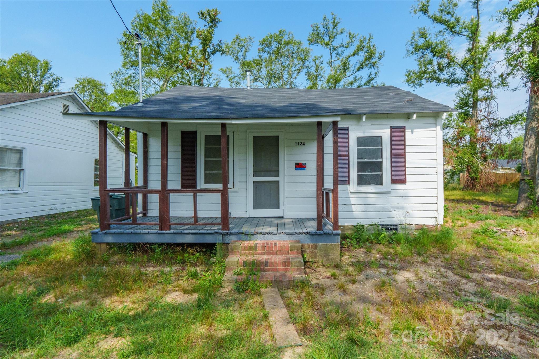 Discover a rare investment opportunity with this package of five homes. Featured prominently is 1124 Carolina Ave Ext, a 2-bed, 1-bath property highlighted on the MLS. This package also includes parcels #6000802012 - 1128 Carolina Ave Ext, #6000802006 - 1156 Carolina Ave Ext/1185 Andrea Ct, and #6000802005 - 1160 Carolina Ave Ext. Act now to seize the chance to expand your investment portfolio.

Rental income as follows: 
1185 Andrea Ct.      $250
1160 Carolina Ave Ext.  $295
1156 Carolina Ave Ext.  $595
1128. Carolina Ave Ext  $595
1124 Carolina Ave Ext.  currently vacant / was posted for $700