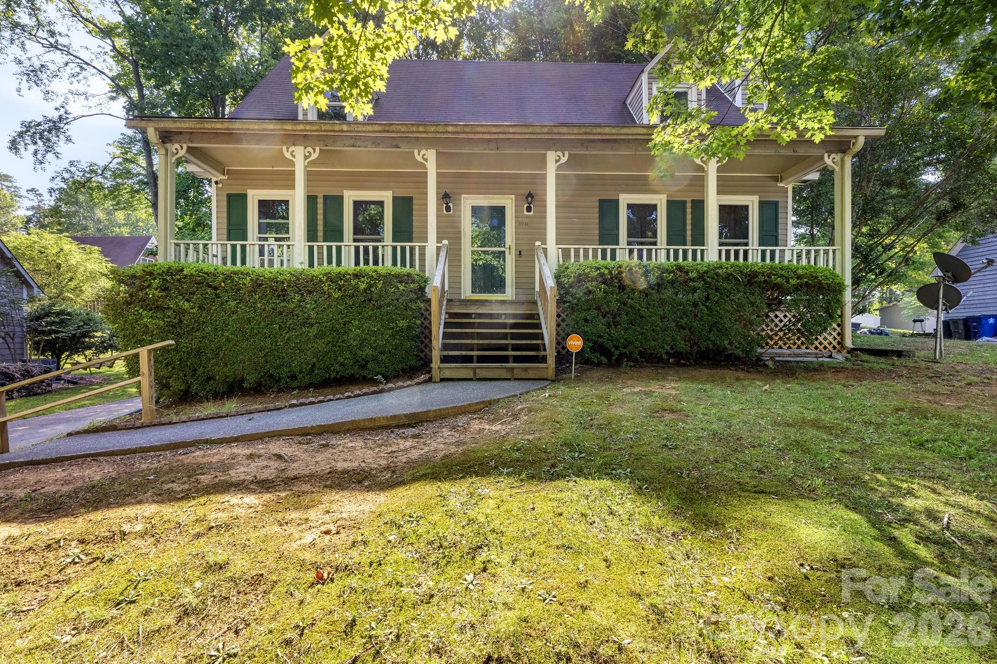 Come explore the neighborhood of Roman Acres! This home offers a great opportunity for investors or buyers looking to add value with a little TLC. Whether you're searching for your next investment property or looking to expand your rental portfolio, this property has excellent potential. Don't miss the chance to make it your own and unlock its possibilities.