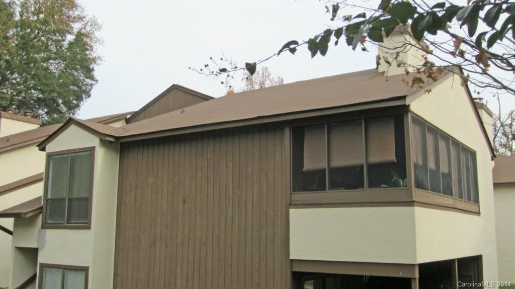 10 min to Uptown! Completely upgraded move-in ready 2BR/2BA condo on 2nd floor. Gorgeous hardwood floors thru-out open floor plan living& dining room. Eat-in kitchen with stainless steel appliances. Brick wood burning fireplace. Spacious master bedroom suite with deluxe private bath featuring a garden tub. Enjoy nature with screened porch. Huge storage closet. Pool & tennis courts. Beautiful pond with fountain & walking trails in community.