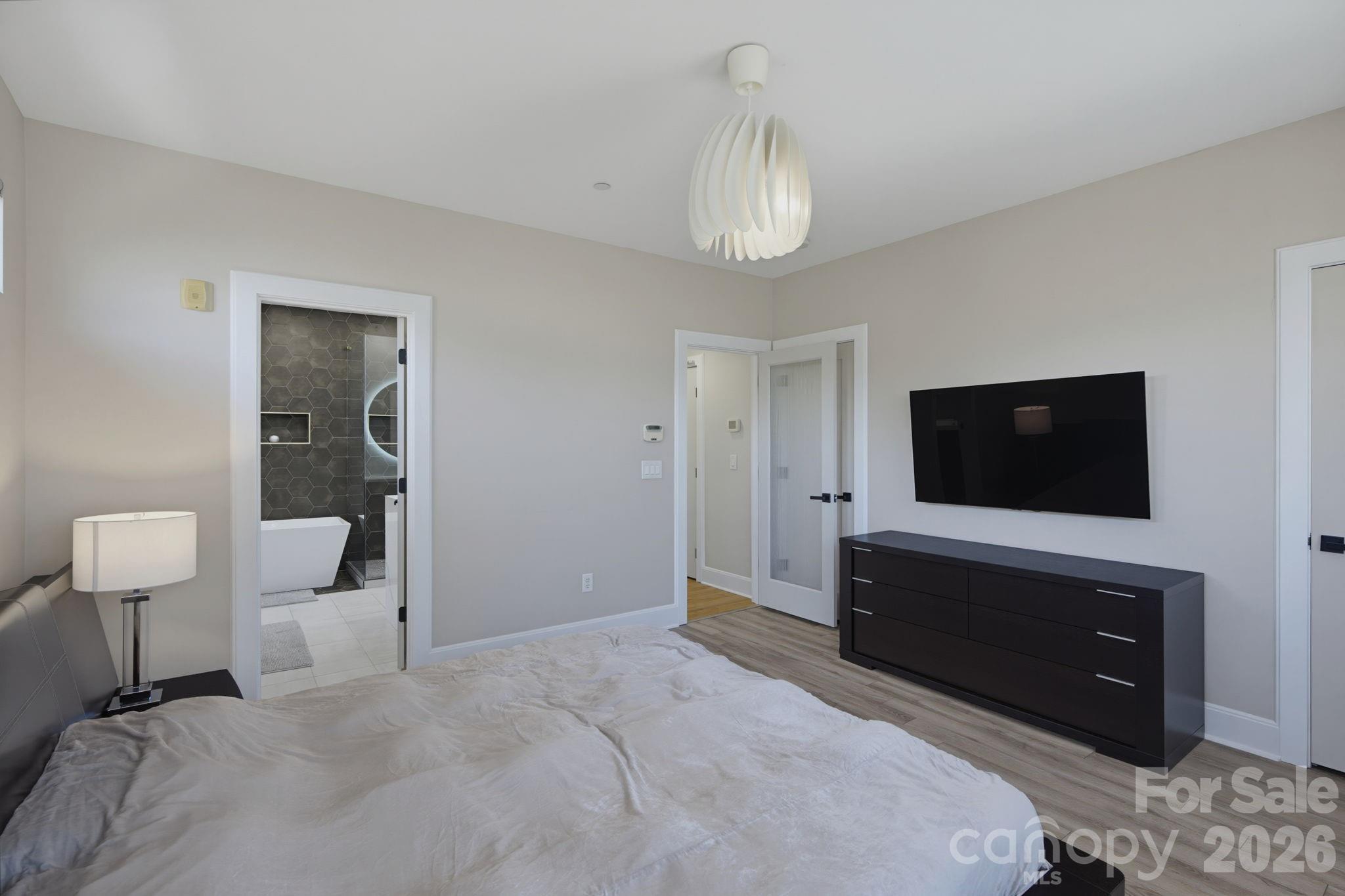 420 Queens - Residential