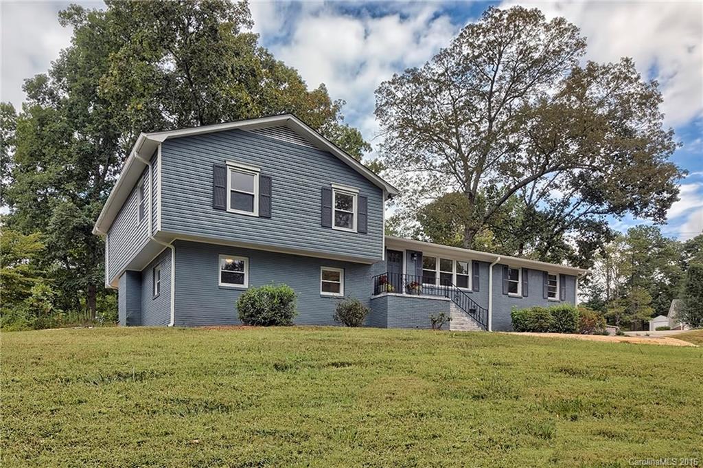 You'll fall in love w/ this impeccable home fully upgraded just for you! Enjoy 2,000 sq ft while still feeling cozy. Featuring a spacious interior w/ gorgeous hardwood floors in dining, kitchen & family rooms. Chef’s kitchen w/ granite counters, island sink, stainless appliances & plenty of counter & cabinet space. 4 bed, 3 full baths offer room for the whole family. Beautifully updated bathrooms w/ new flooring throughout. Sitting on 1 AC of land in a great school district is just added bonus.