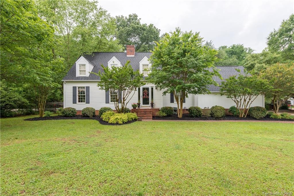 Great curb appeal on a fantastic street in Arrowood. Updated kitchen with gas cook top and granite. Sunroom overlooking private fenced in back yard. Bathrooms have been updated with gorgeous granite and ceramic. Roof only 2 years old. 2 Fireplaces.