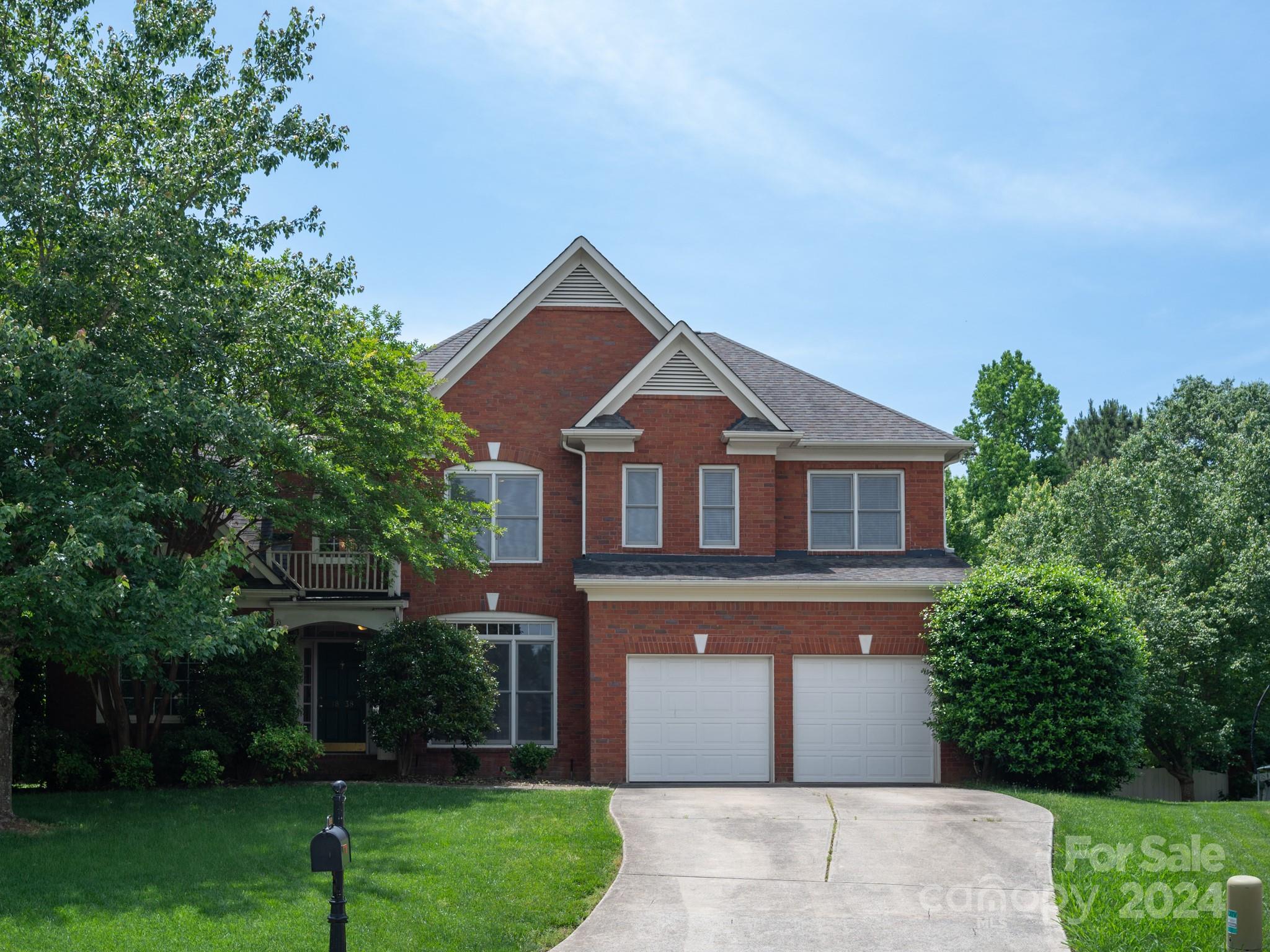 Excellent opportunity to home ownership in the very popular Bridgehampton neighborhood. Private, cul-de-sac lot with some of the best community amenities in the area. First floor office, dining room, 2 story great room with fireplace. Site finished hardwoods throughout the first floor. Large kitchen w/stainless steel appliances, white cabinetry, breakfast bar & pantry. 1st floor guest suite with access to a full bath. Second floor features a spacious primary suite with see-thru fireplace, vaulted ceiling & sitting area. Primary bath offers 2 vanities, jacuzzi tub, large shower and 2 closets. Jack-n-Jill bedrooms complete the 2nd floor. 3rd floor bonus w/added storage. Close to everything...shopping, restaurants, entertainment & all that the Ballantyne & Indian Land areas have to offer.