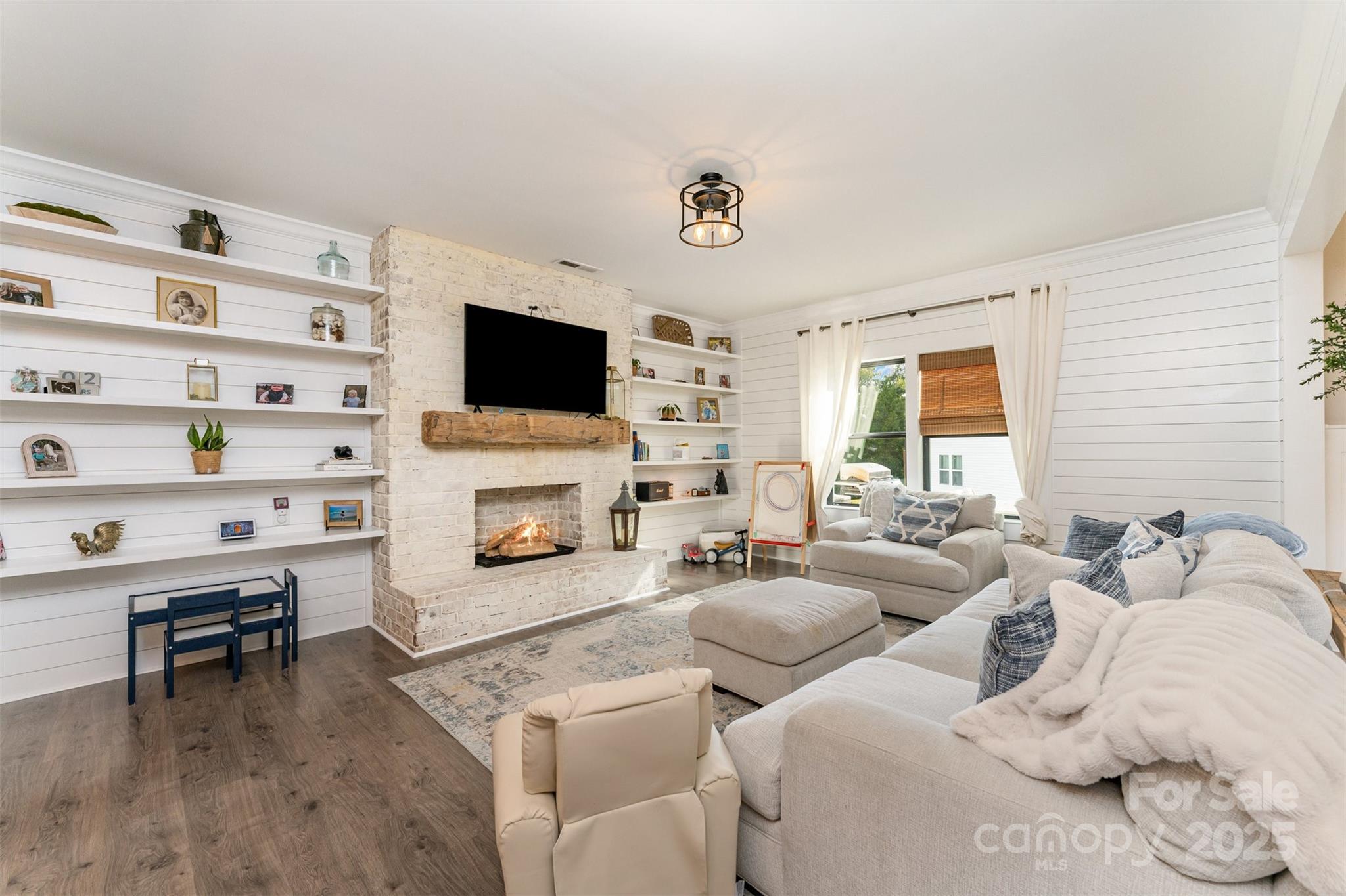 Pikeview Place - Residential