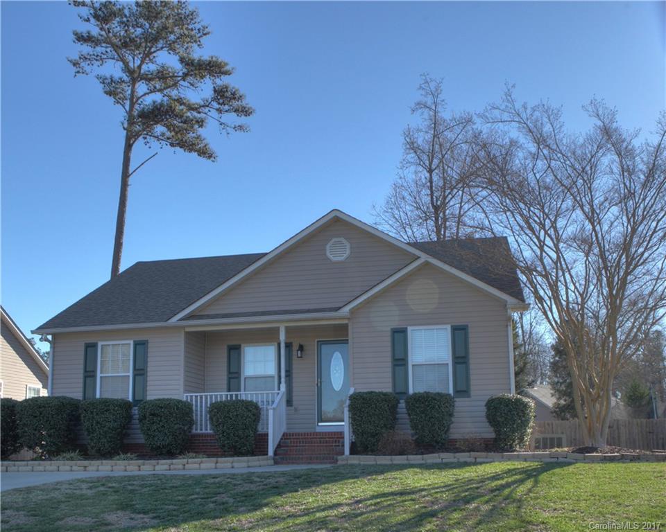 This is an absolute doll house! 3br/2ba home in the very desirable Boatshore subdivision. Beautiful rocking chair front porch and fenced in backyard. New flooring in the kitchen and freshly painted bedrooms. Vaulted ceilings in the living room and tray ceiling in the master bedroom. Gas hookup for grill on the back deck. Gas grill to convey.  This one won't last long!