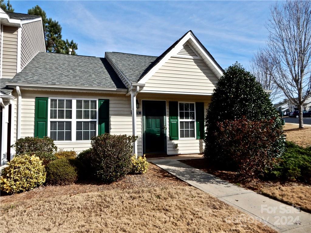 Townhome - Ranch - Centrally located to Ballantyne, Fort Mill and Indian Land. Open concept floor plan with lots of natural light. Bedrooms each have access to private full bath. Lots of storage with pantry, linen closet and outdoor storage. Private back patio with trees and end unit. Near new shopping areas, restaurants and movie theater. Pool and fenced playground. Move-In ready. Available immediately.  This is a wonderful home!