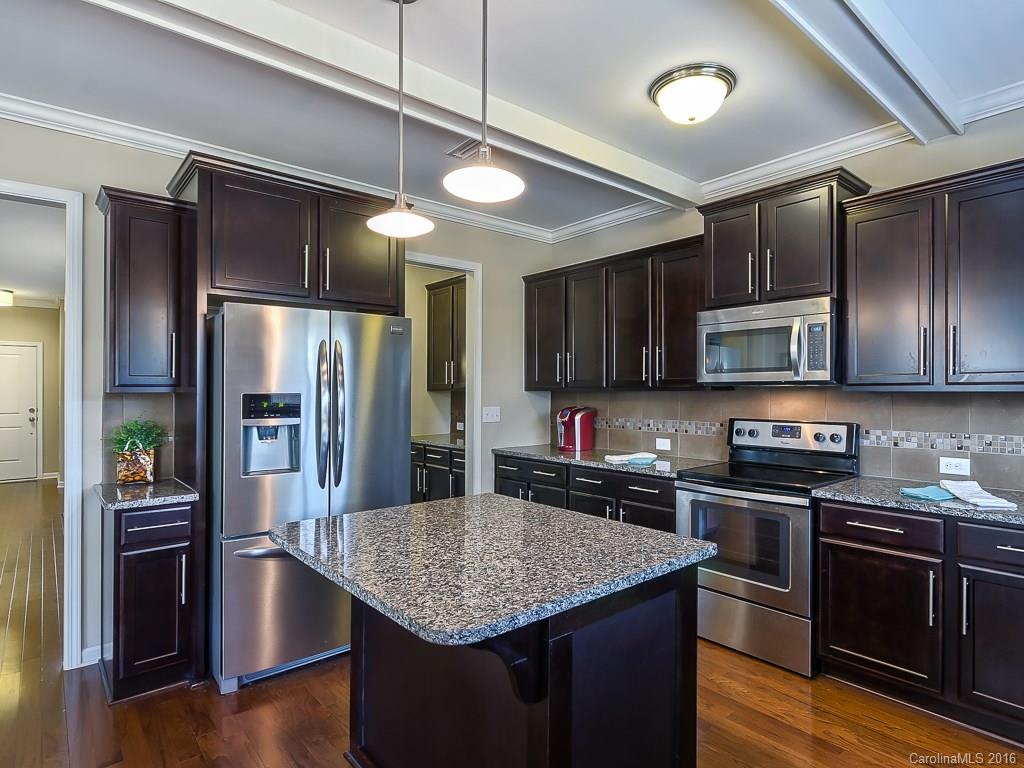 Ellis Pond - Residential
