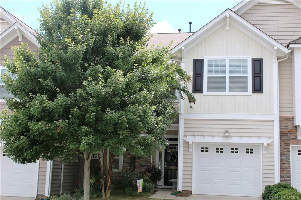 Beautiful well maintained ready to move in townhome.  Beautiful flowing hardwoods and open floor plan, great room with fireplace and TV niche.  Chef's kitchen with granite, tile back splash, breakfast bar and pantry. Master with tray ceiling, garden tub, separate shower and walk in closet.  Also, don't miss the private screened in porch.