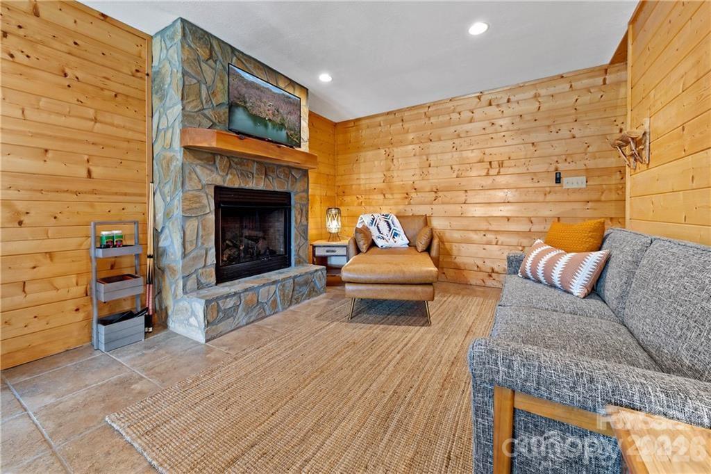 Gateway Mountain - Residential