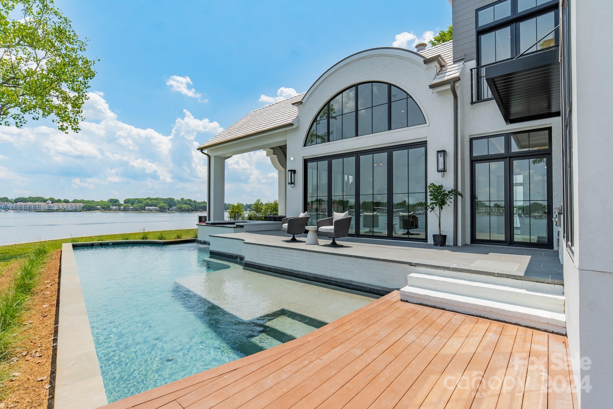 Point Largo - Residential