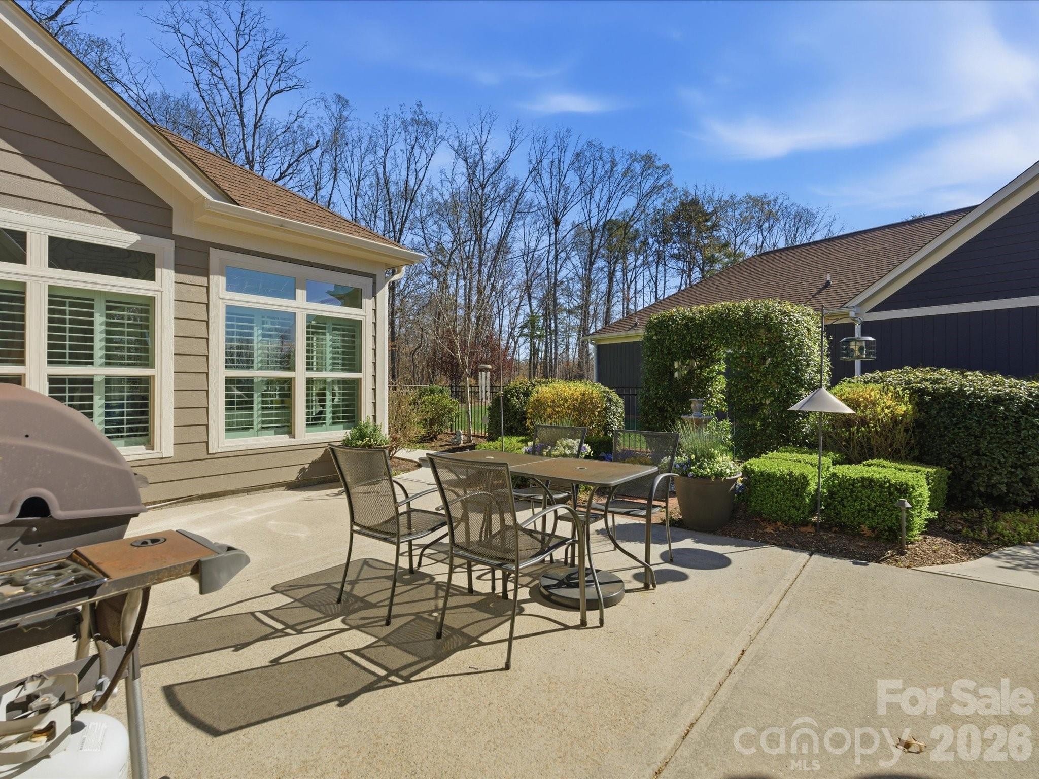 The Courtyards at Emerald Lake - Residential