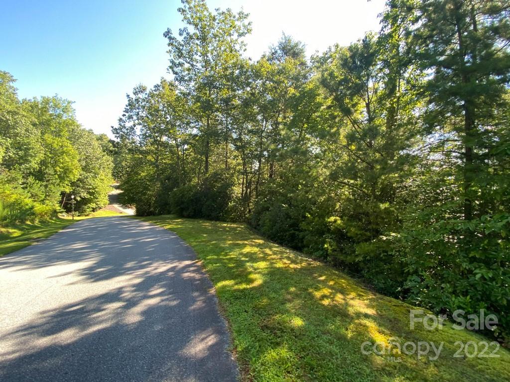 Straus Park - Land