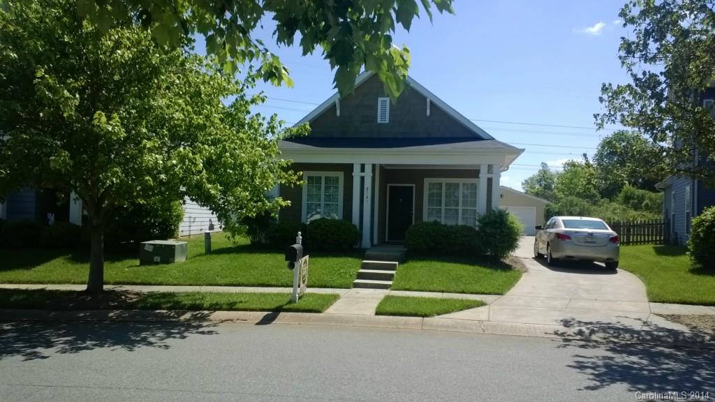 Immaculate Saussy Burbank home. Georgetown ranch w/ vaulted ceilings, large kitchen and master bedroom. Premium lot w/ fenced backyard bordering common space for extra privacy. Fireplace w/ gas logs, 2 car garage, nice front porch. Near UNCC & University area. Convenient to I-85 & I-485.