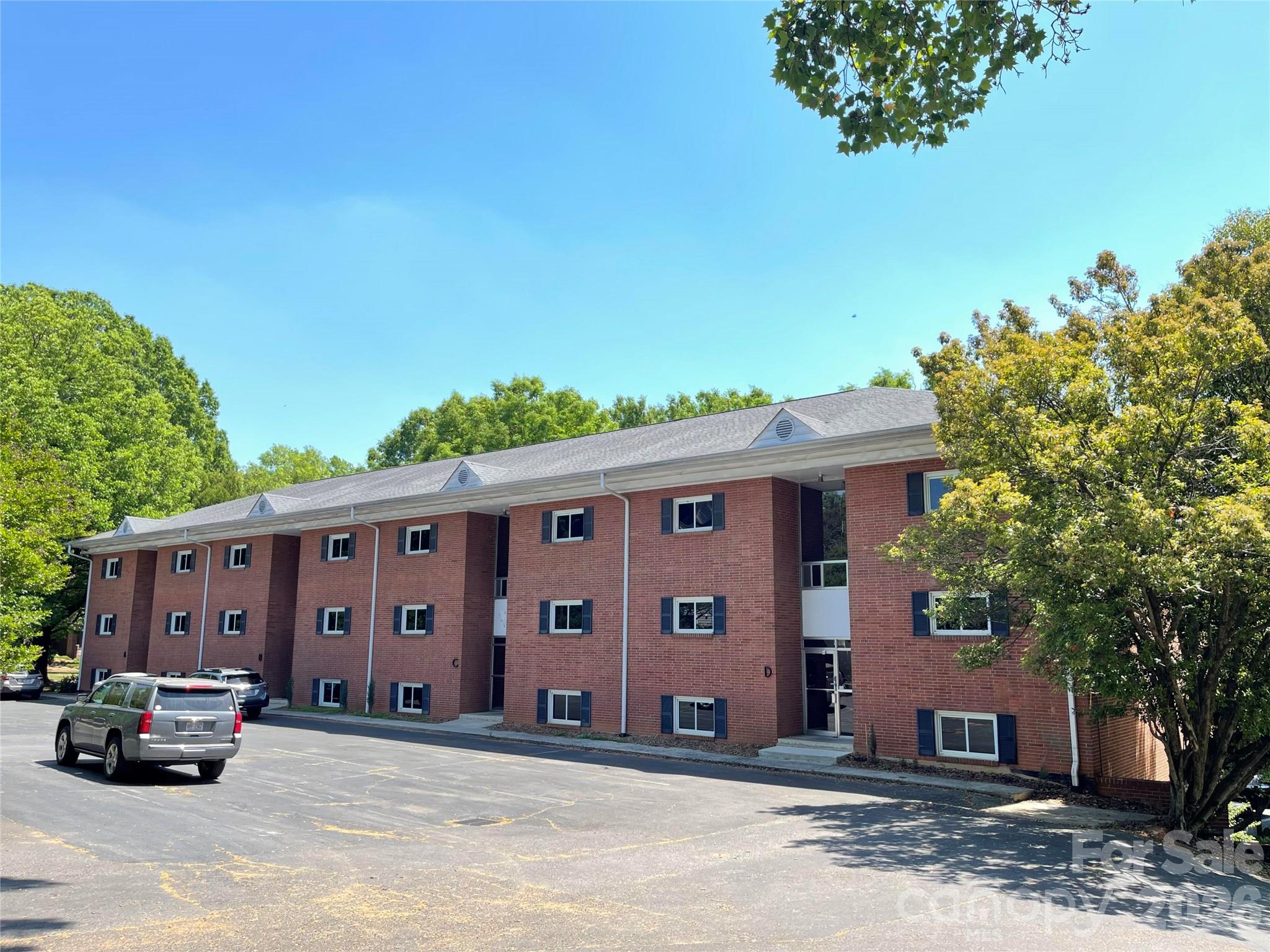 400 Queens - Residential