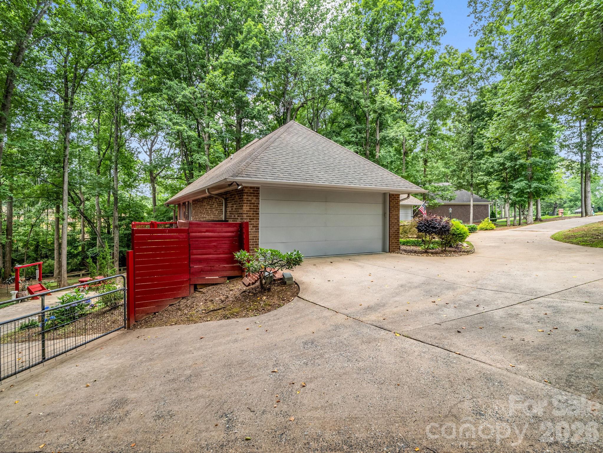 Country Club Gardens - Residential