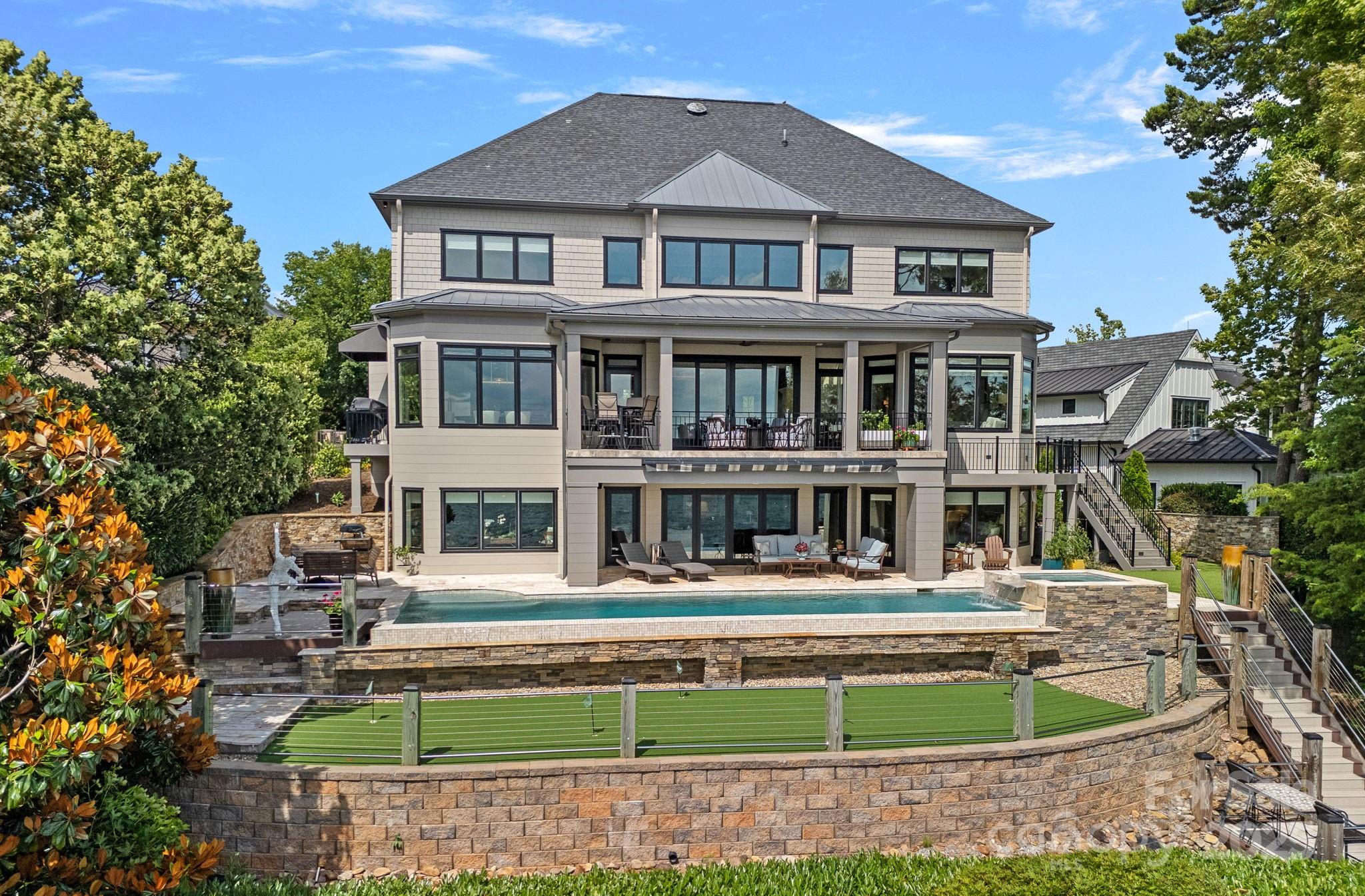 The Peninsula - Residential