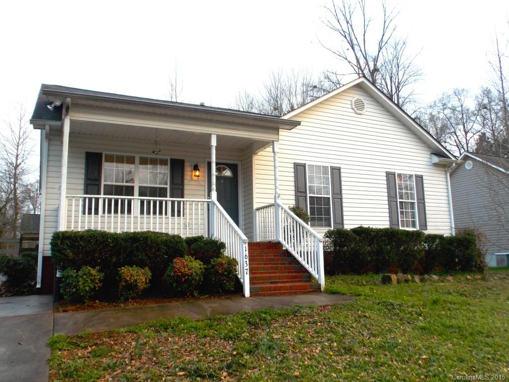 Cozy home in Taylor Oaks. 3 bedroom 2 bath home.Vaulted ceilings in great room and kitchen.  Laundry room. Spacious deck and fenced yard.