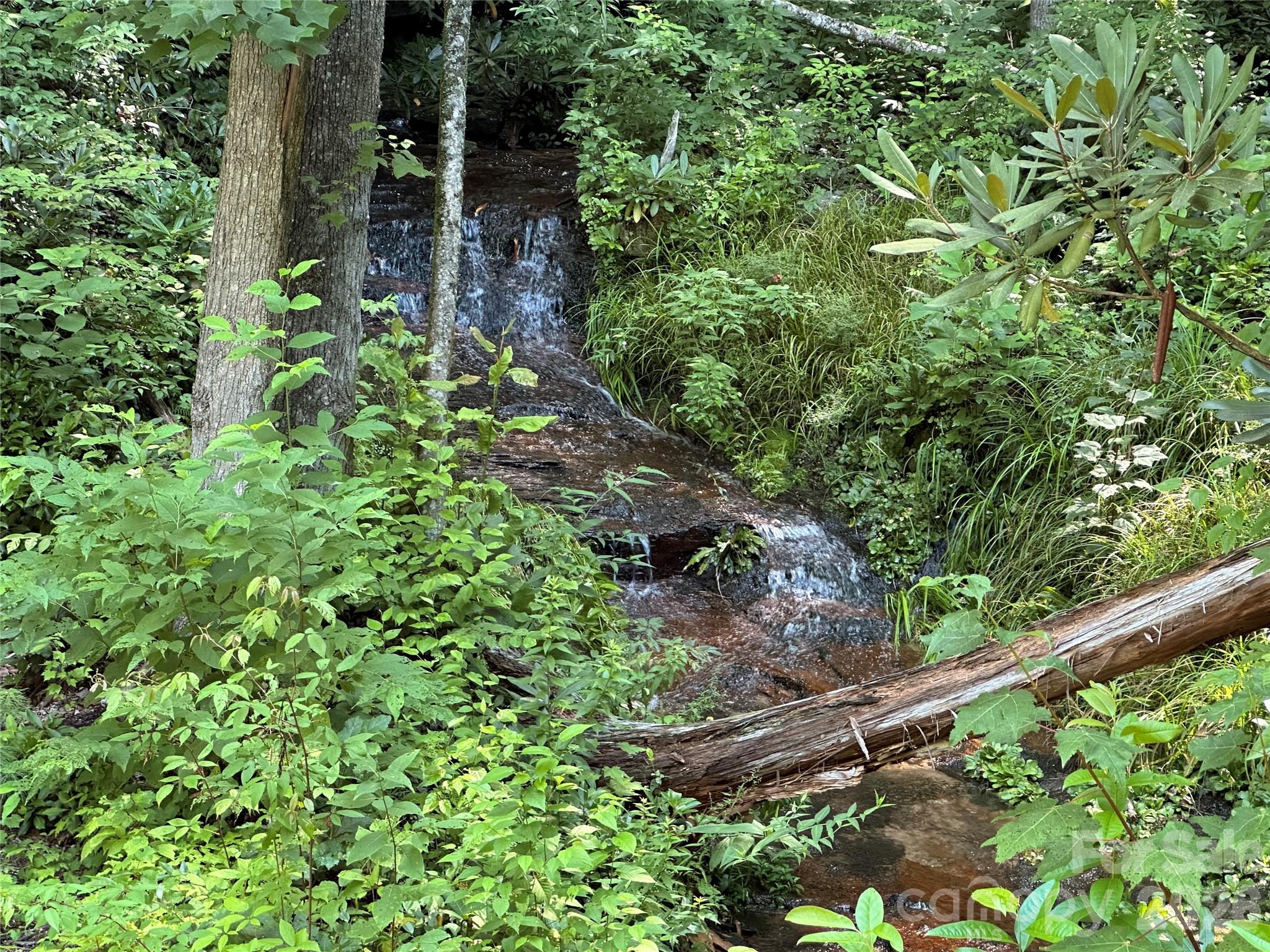 Round Mountain Falls - Land