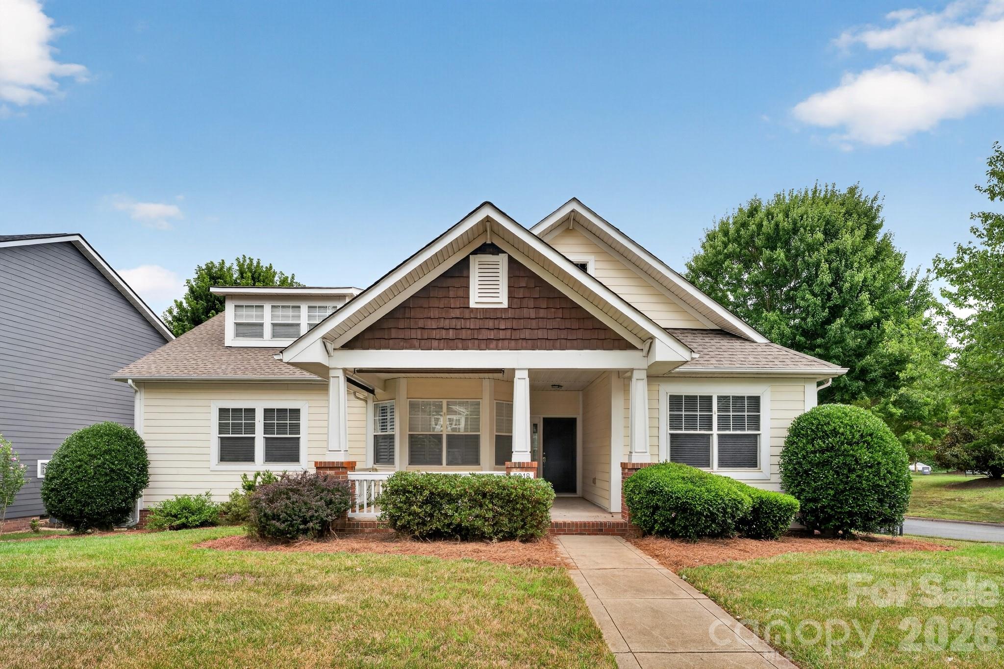 Welcome to this well-maintained 4-bedroom, 3-bath home in Mint Hill, offering comfortable living across a thoughtfully designed layout with fresh carpet installed throughout the upper level including all bedrooms, the staircase, and a spacious, versatile loft ideal for a home office, playroom, or secondary living area. A generously sized primary suite and well-proportioned additional bedrooms ready for immediate use. The home boasts strong curb appeal all set in an established Mint Hill neighborhood with easy access to shopping, dining, and major commuter routes.