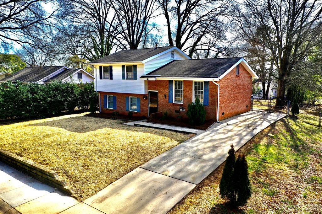 Imagine yourself sitting outside with your family and friends enjoying a barbecue on this nice yard or just watching your best tv show on this spacious living room. Come to see this nice 3br, 1.5 baths split-level home waiting for your personal touches. Make this home yours!!!! NO HOA.