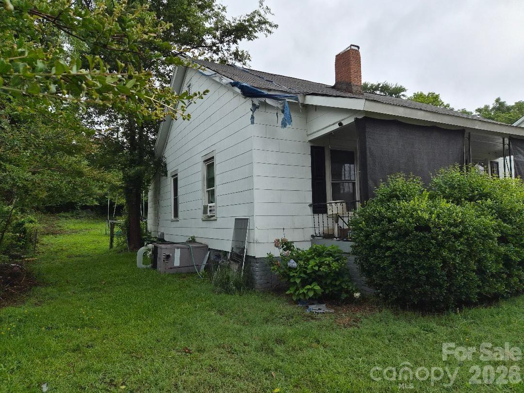 Perfect project for the investor who wants to flip and sell!  Needs repairs but a little hard work will pay off in big returns!  Call listing agent for more information.