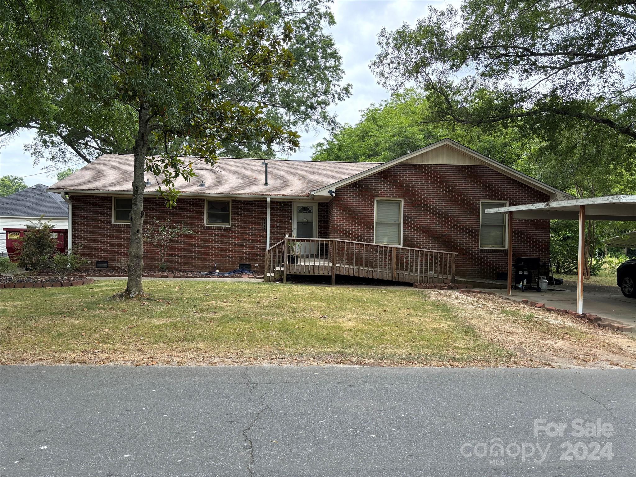 Charming Brick Ranch Home Sold AS-IS - Seller offering $10k seller concessions.

Discover the potential of this charming brick ranch home, conveniently located just a 1/2 mile from downtown Marshville and only 5.5 miles from Wingate University. Whether you're an investor seeking a promising project or a first-time homebuyer looking to customize your dream home, this property offers a blank canvas for your vision.

Key Features:

Brick ranch home
Sold AS IS
Proximity: 1/2 mile to downtown Marshville
Opportunity to renovate and personalize

Don't miss out on this excellent opportunity to own a home with great potential in a prime location. Schedule your showing today!