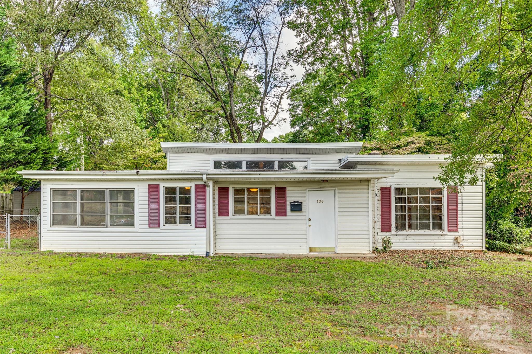 Discover the potential of 106 W Gregg Street, an ideal investment property located in the heart of Fort Mill, SC.  This charming 3-bedroom, 1-bathroom home is a blank canvas, ready for someone to bring it to life with their unique style and expertise. With ample space to customize, this property is perfect for investors or homeowners looking to create their dream residences. Imagine the possibilities—whether you want to renovate, flip, or settle in, this home is full of promise and just needs the right touch to shine!