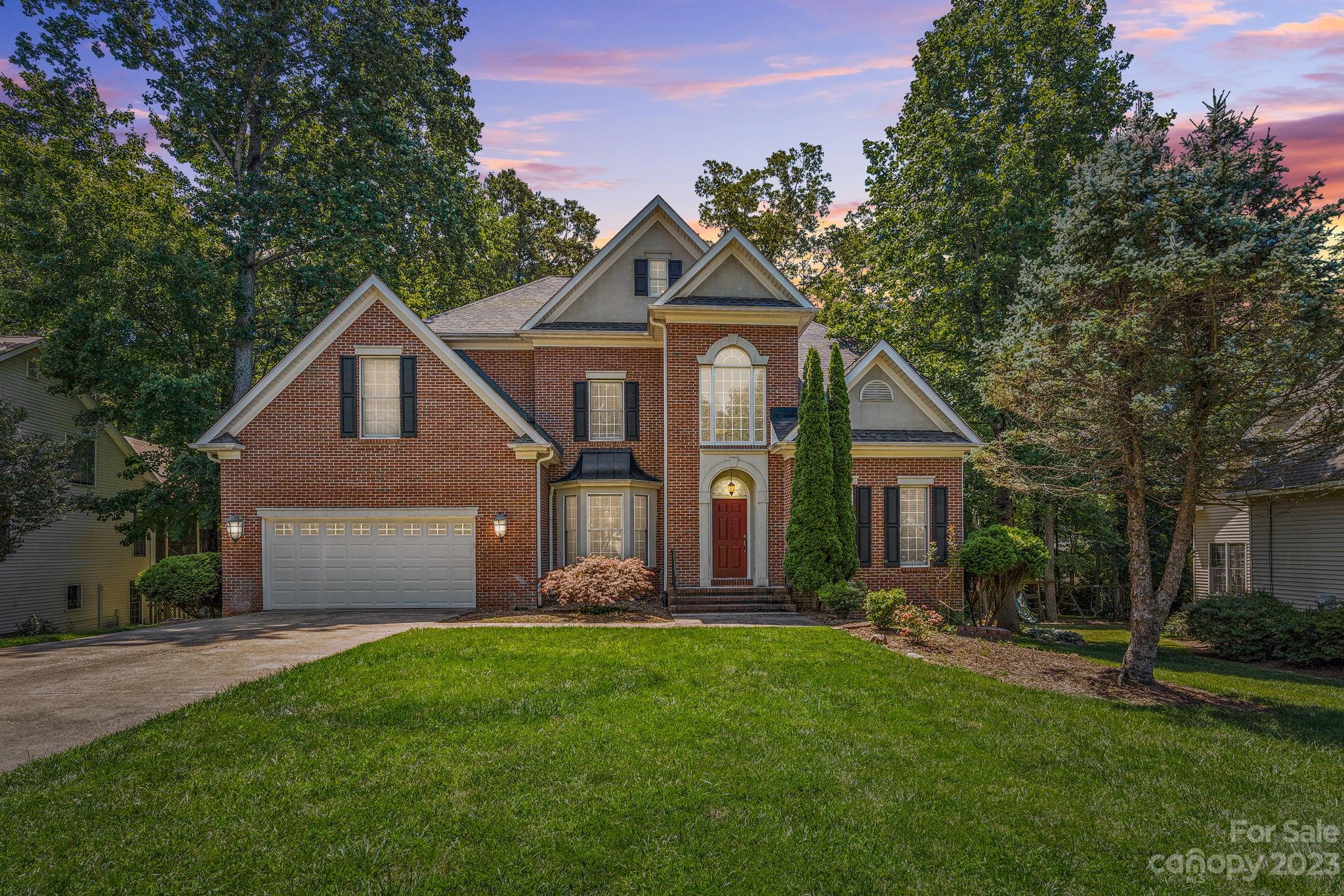 Beautiful 6-bedroom, 5.5 bathroom freshly renovated home with completely fenced in the back yard in the beautiful Biltmore Park subdivision. New interior painting and outside deck. Brand new refrigerator, gas oven, dishwasher and microware. Fully finished basement and attic. It has a master bedroom on the main level and another on the second floor. Tons of storage, office space, small studio for exercise/Craft/Art. Quick access to the trail system, the pool, park and town square with its wonderful shop and restaurant. Great School District - TC Roberson.
This house must be seen to be appreciated!
Virtual Tour URL: https://app.shindlersolutions.com/videos/9f1cfe95-5eea-4051-817e-552222169020