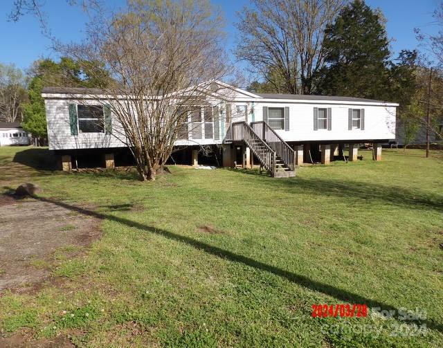 Great building lot close to the City of Great Falls and the Catawba River.  Established neighborhood with a mixture of brick ranches and manufactured homes.  The lot is easily accessible from both sides of the lot.