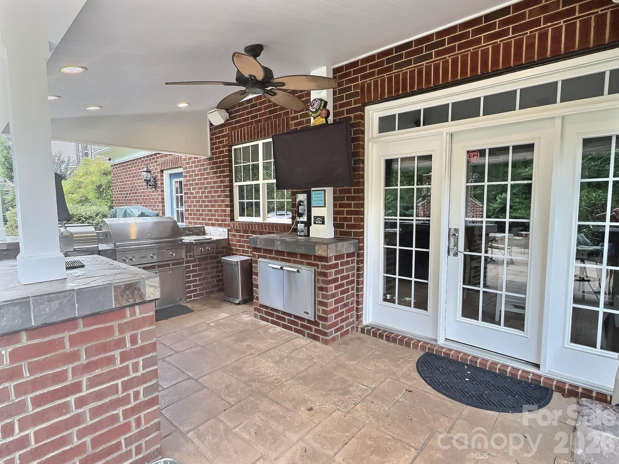 The Chimneys of Marvin - Residential