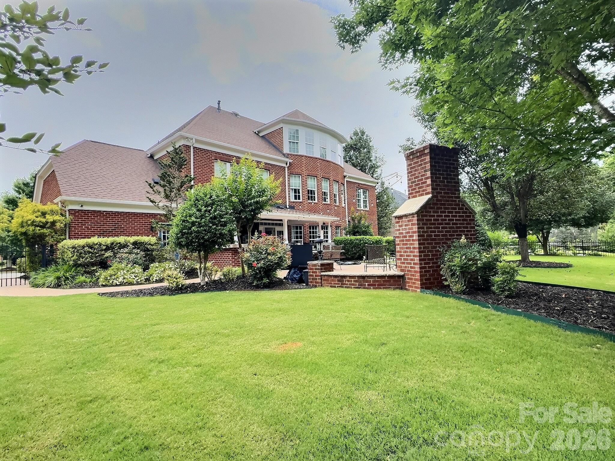 The Chimneys of Marvin - Residential