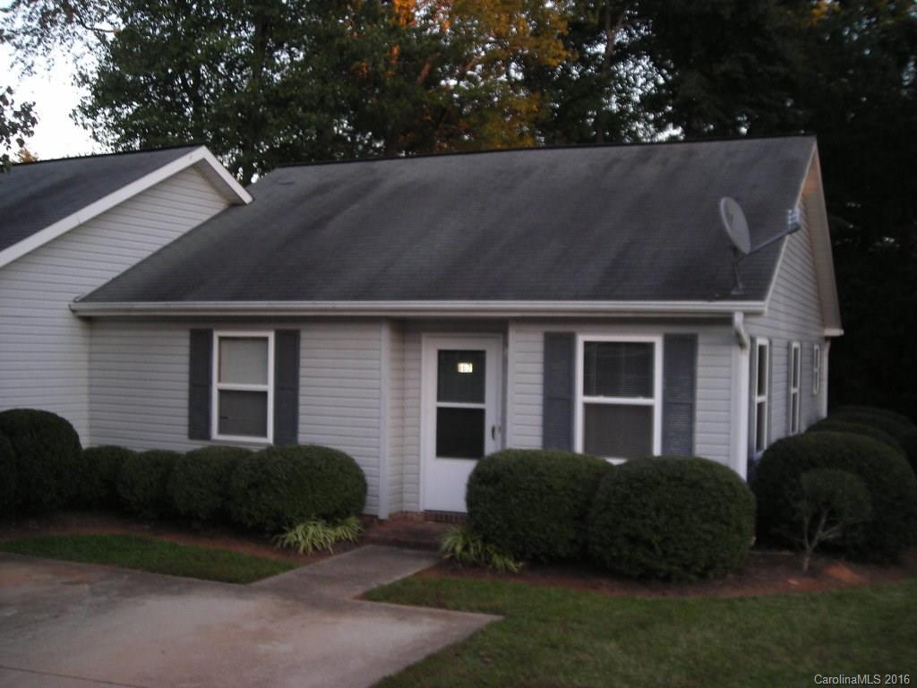 2 Bedroom / 2 Bath attached cluster home located off Brawley School Road near Woodland Heights Elementary. Beautiful location backs up to Mallard Head Golf Course. Refrigerator, Stove and Dishwasher included. Private Deck, Patio and yard. Small/Medium pets allowed (additional. fees apply).