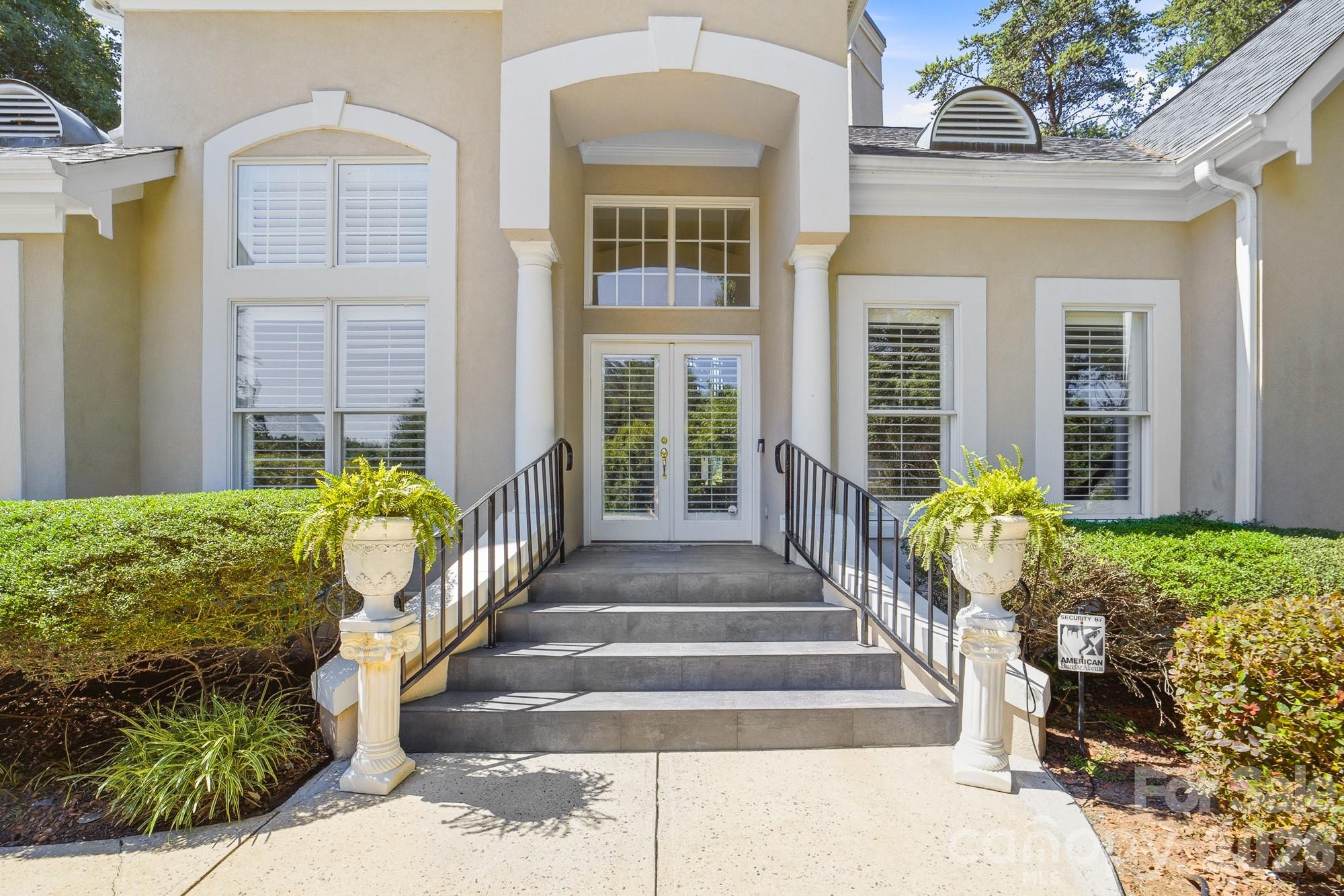 The Peninsula - Residential