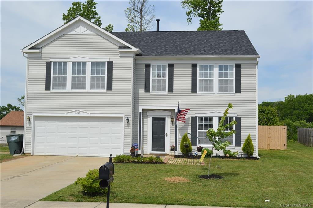Priced for quick Sale! Mt. Pleasant middle/High Schools! Over 2600 HLA! 3BR 2.5BA. Spacious Kitchen w/ stainless appliances, walk in pantry, & huge dining room great for farm style table! Great room on main & sep. den/rec room upstairs. Oversized Master w/ Large windows to allow plenty of sunlight! Master BA w/ Garden tub & large walk in closet. 2nd & 3rd Br's are large w/ walk in closets. Addt'l utility/storage room. Custom deck great for entertaining & privacy fenced yard. Awesome Location!