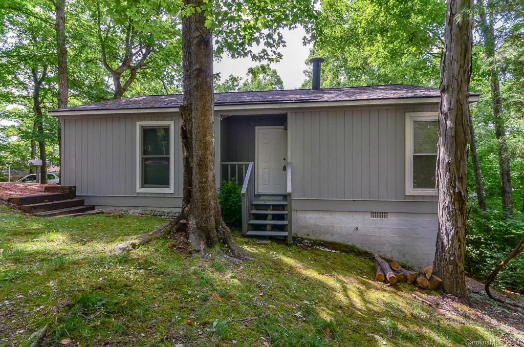 Check out this waterview property on Lake Wylie.  This 2 Bedroom 1 Bathroom home is in the heart of Tega Cay.  It has great potential for investors or a first time home buyer.  Check it out today!!!
