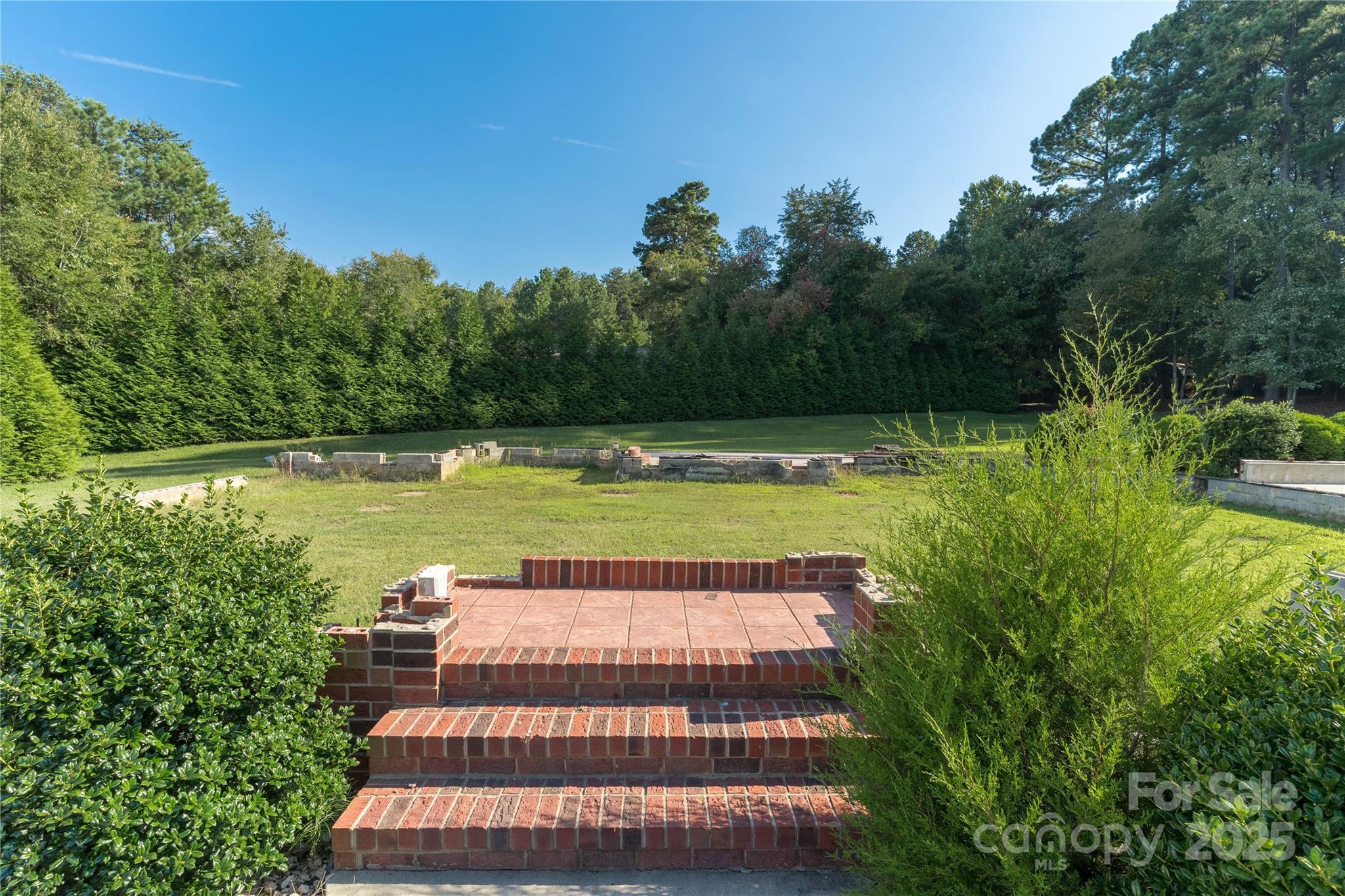 Whispering Oaks - Land