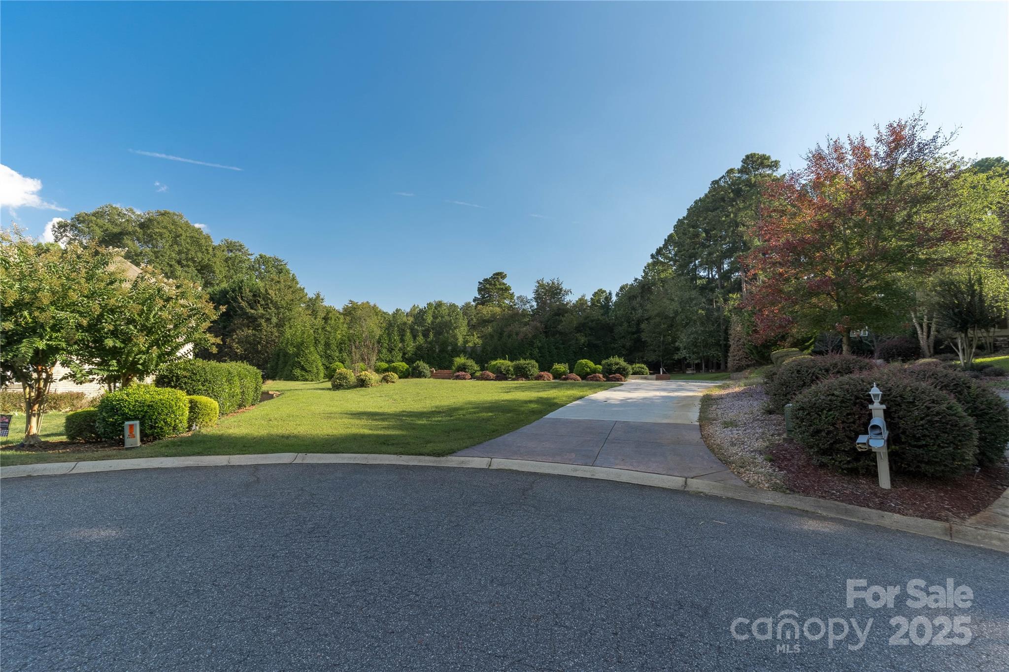 Whispering Oaks - Land