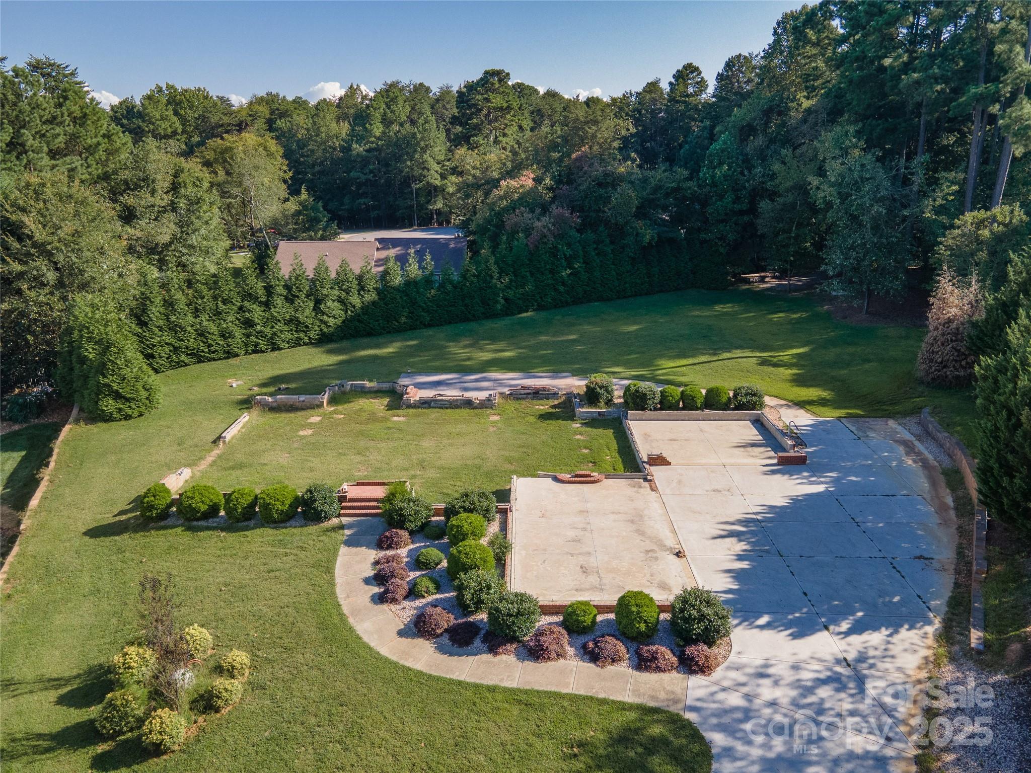 Whispering Oaks - Land
