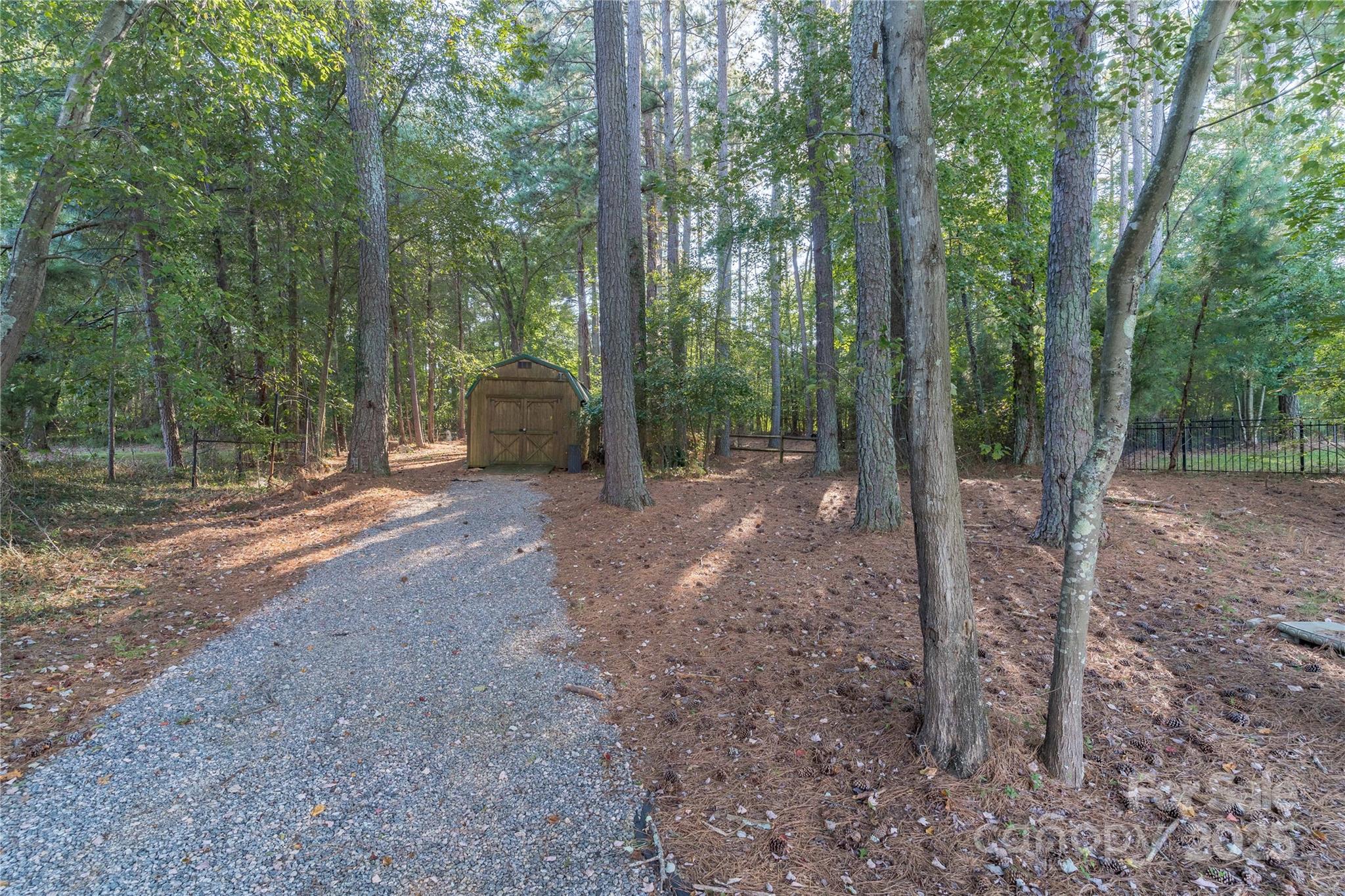 Whispering Oaks - Land