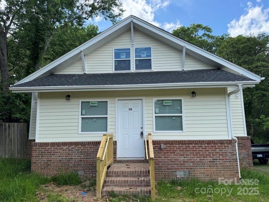 Fully remodeled 2 story house , updated kitchen, bathrooms, floors, New deck, fenced flat land
Close to shopping , and major Hwys,