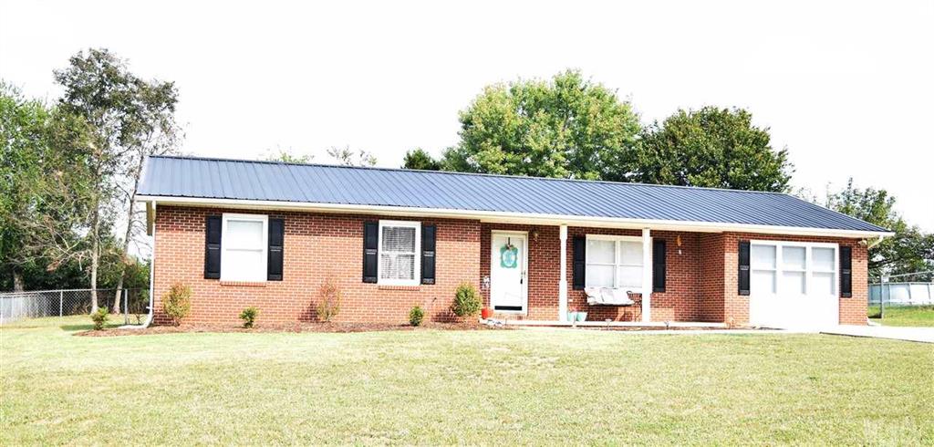 Completely updated 3BR/2BA Brick Ranch Home in a well established neighborhood.  One level living with a large den area perfect for entertaining guest. Freshly painted, new laminate wood floors throughout. Updated kitchen with new counter tops and appliances. Beautiful fenced back yard with storage building. New HVAC, metal roof installed in the last 10 years. Great location right outside city limits.